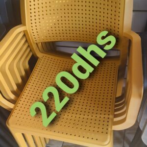 كراسي بلاستيك المقاهي