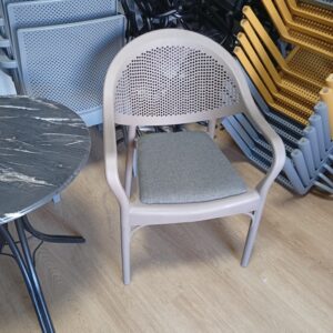 Chaise terrasse avec tapis café restaurant snack hotel 2026